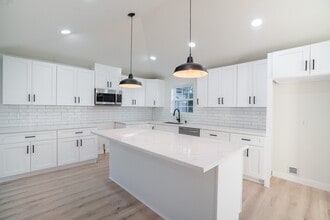 Building Photo - 1310 E 34th St