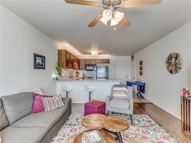 Foto del edificio - 1320 12th Ave SE