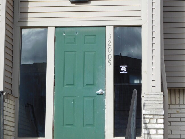 Foto del edificio - 32005 W 12 Mile Rd