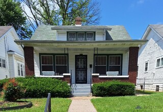 Building Photo - 3225 Dumesnil St