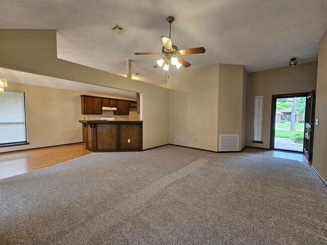 Foto del edificio - (3) Bed, (2)Bath Avail NOW! Cambridge Addi...
