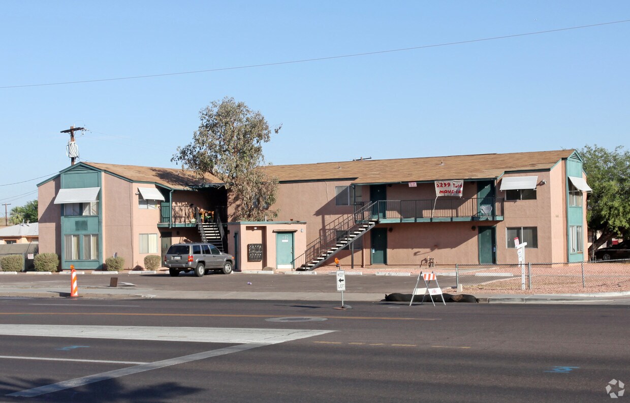 Primary Photo - 25th Pl Apartments