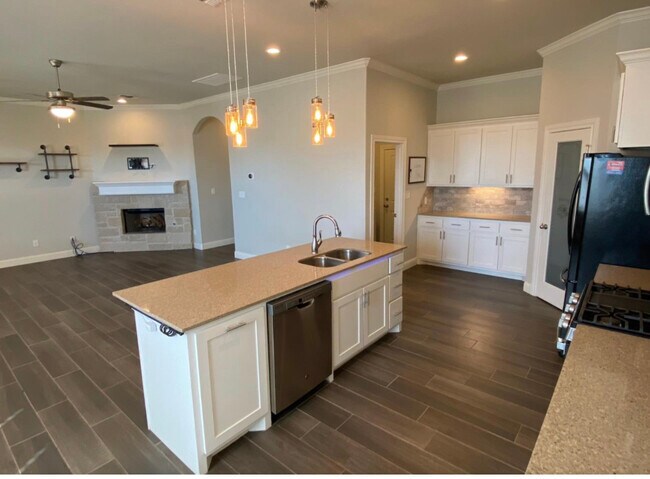 Modern home with beautiful finishes - 7811 87th St