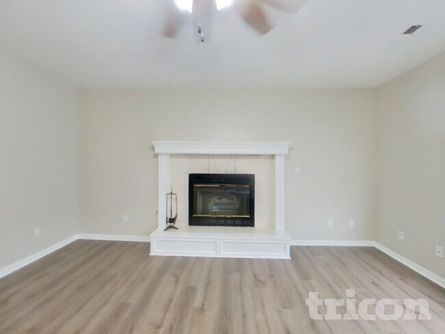 Foto del edificio - 1716 Lynn Cir