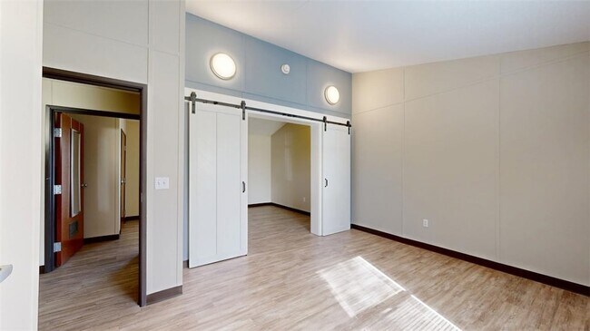 Foto del edificio - 5585 Straub Rd