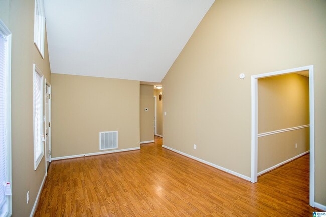 Building Photo - 1110 5th St