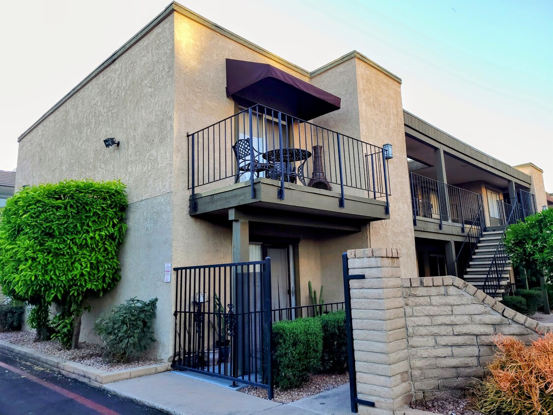 Primary Photo - 2228 E Campbell Ave