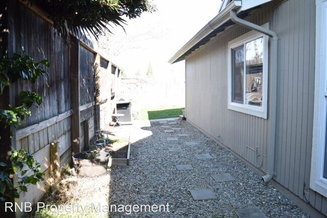 Building Photo - 3 br, 2 bath House - 6089 Thornwood Drive