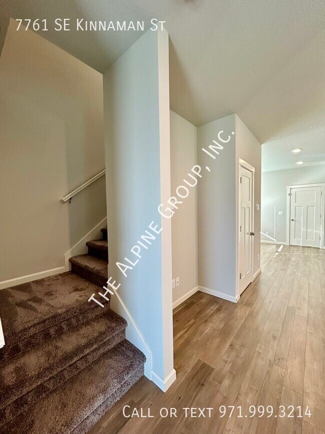 Building Photo - 3 Bed, End Unit near Reed's Crossing!