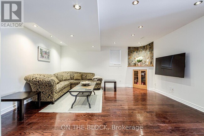 Building Photo - 23 Casa Grande St