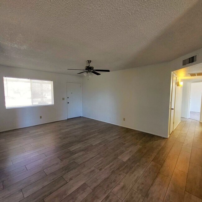 Building Photo - NICE OPEN HOME READY TO RENT!