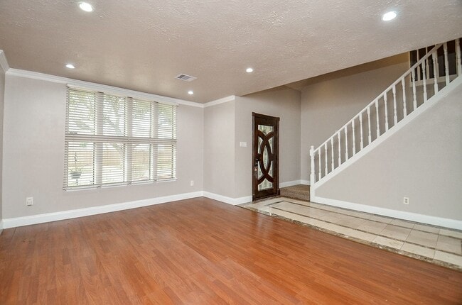 Building Photo - 2407 Sugar Mill Dr