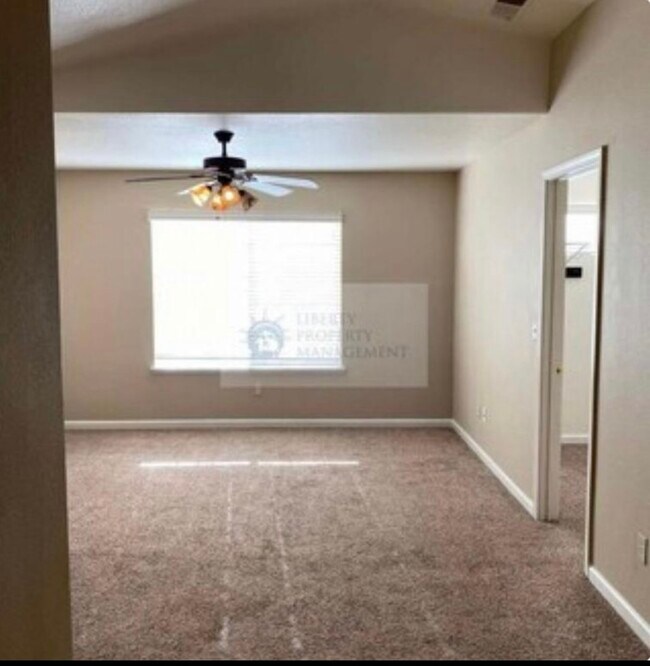 Building Photo - 656 Queensland Cir