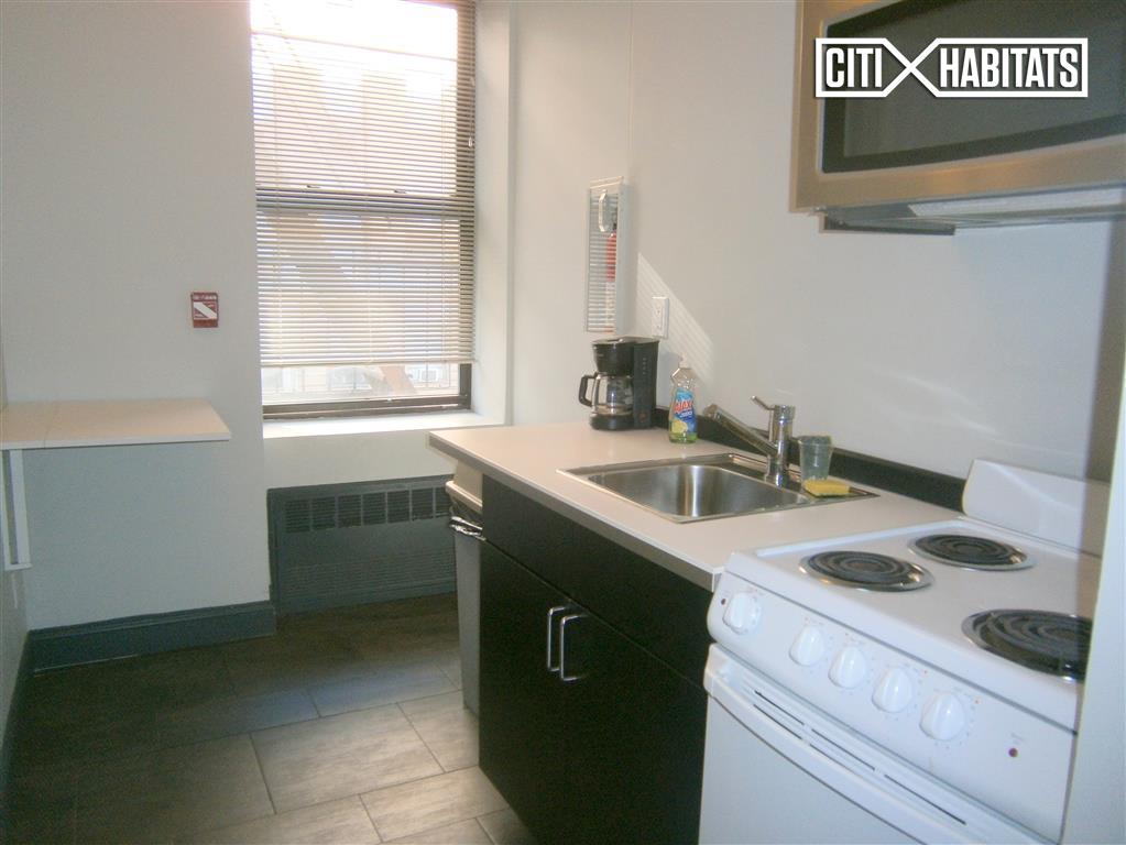Foto del edificio - 244 W 99th St