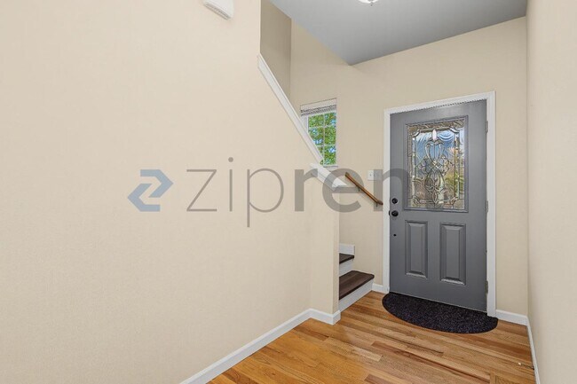 Building Photo - Unit
