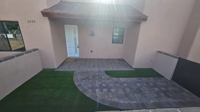 Foto del edificio - 5730 N Williams Dr