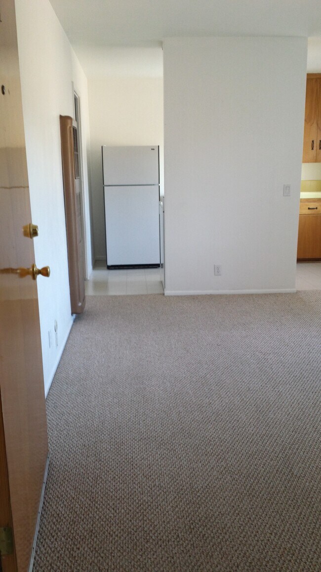Building Photo - 637 Toro St