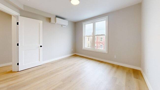 Photo - 273 Maverick St Apartment