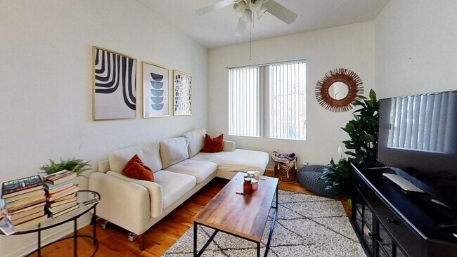 Foto del edificio - 1307 W Addison St