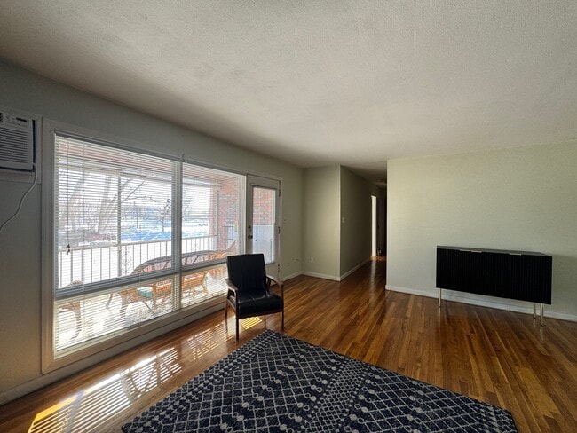 Building Photo - 32 Park Avenue Ct