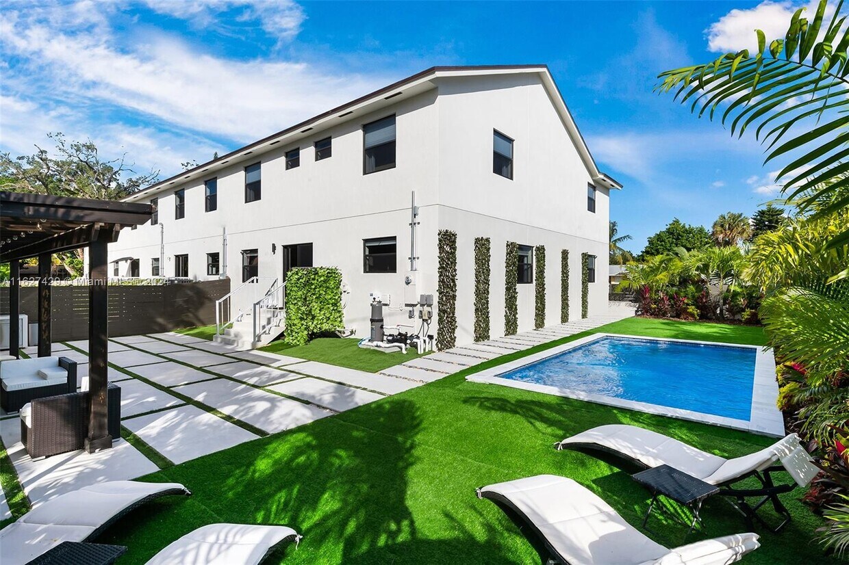 Foto principal - 802 SW 29th St