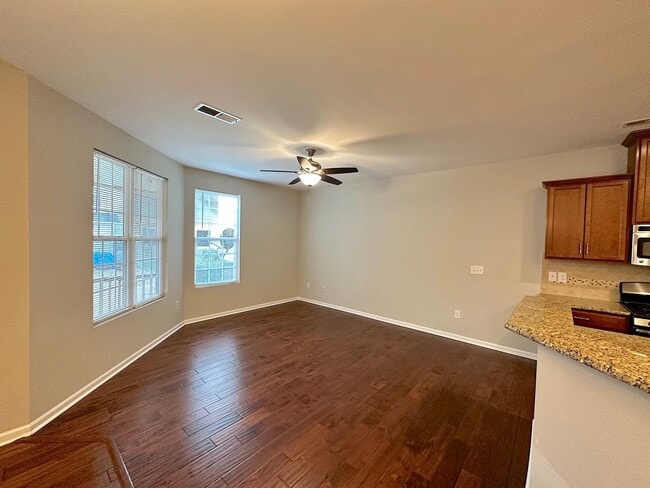 Building Photo - Well Maintained Townhome in Durham!