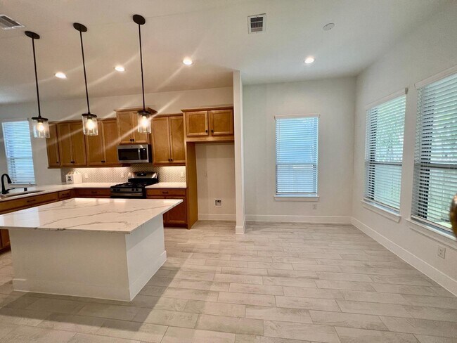 Building Photo - 329 Rise Ln