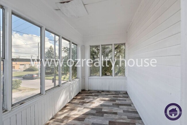 Foto del edificio - 1016 Mallet St