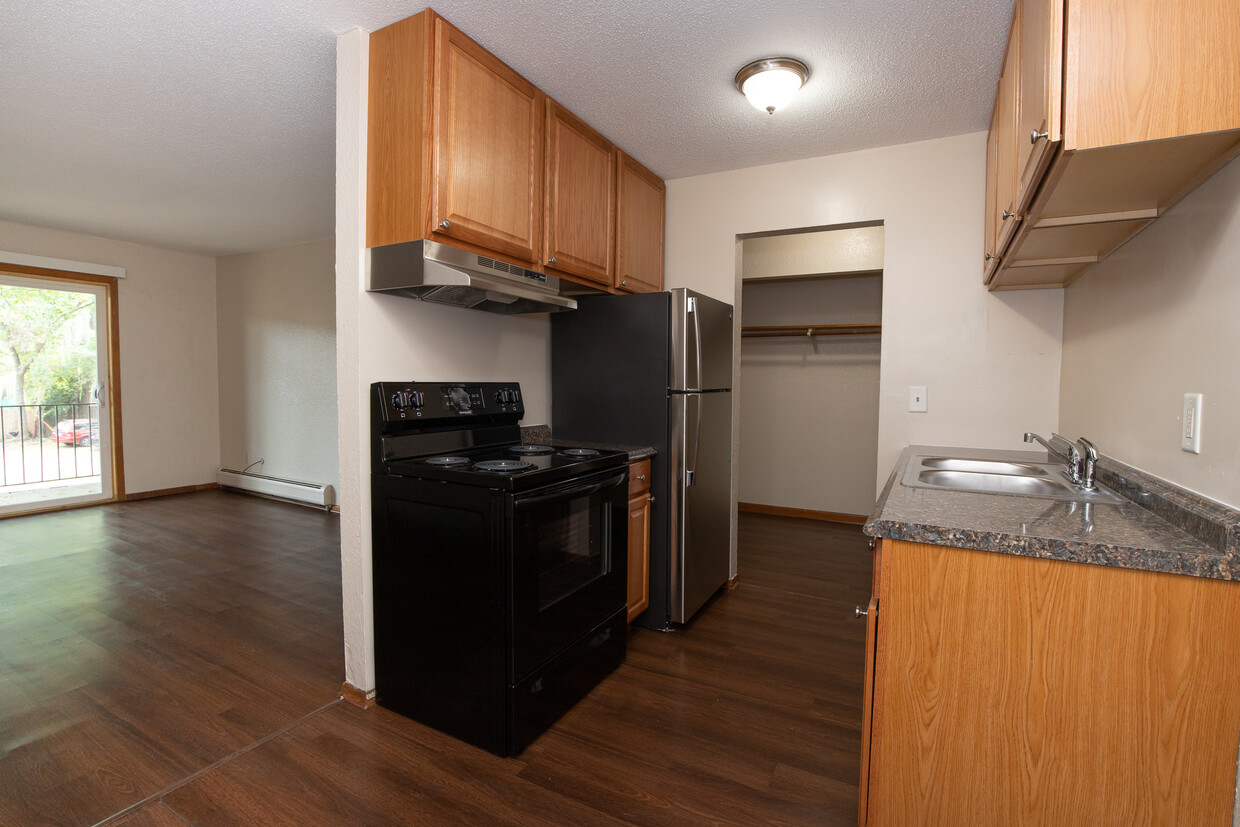 Primary Photo - York Ave Apts