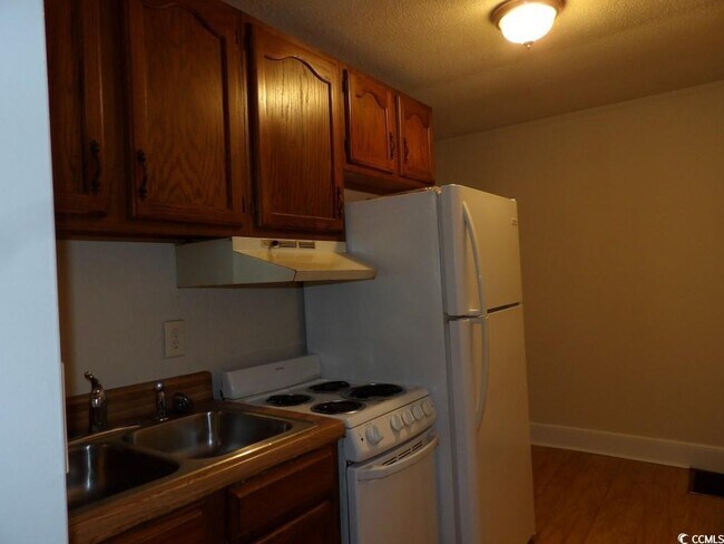Building Photo - 1625 Forest Dr
