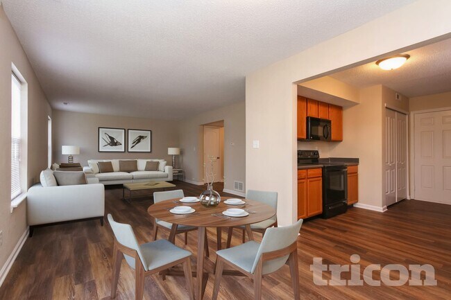 Foto del edificio - 1329 Lake Meadow Dr