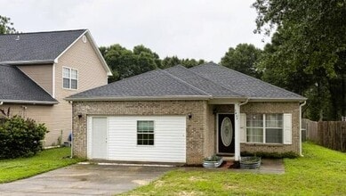 Building Photo - 2457 Lakeview Dr S