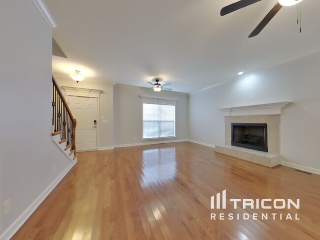 Foto del edificio - 3125 Hidden Creek Dr