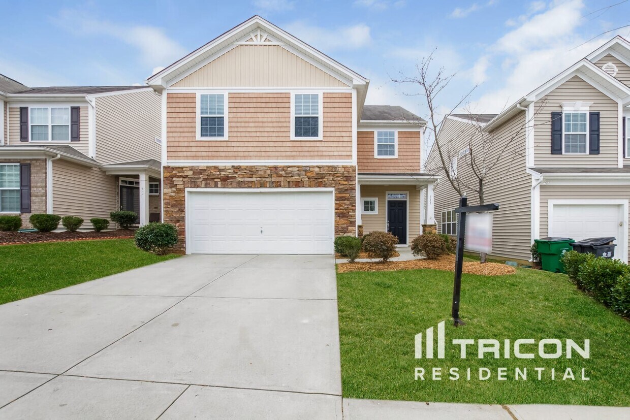 Foto principal - 915 Old Forester Ln