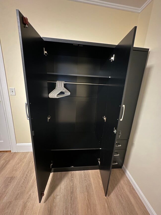 Building Photo - 21 Radcliffe Ave