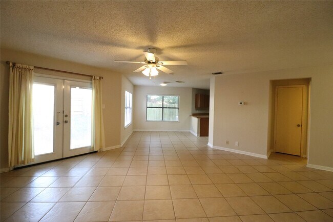 Foto del edificio - 13026 Cavern Park Dr