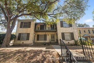 Building Photo - 336 E Lullwood Ave