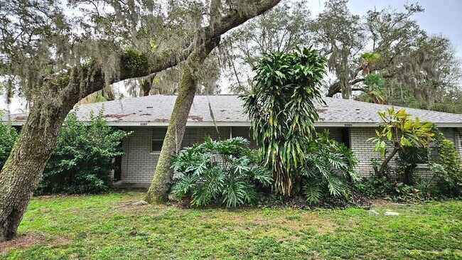 Building Photo - 5307 Oakwood Ct