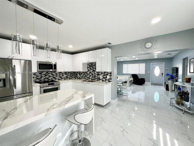 Foto del edificio - 460 NE 169th St