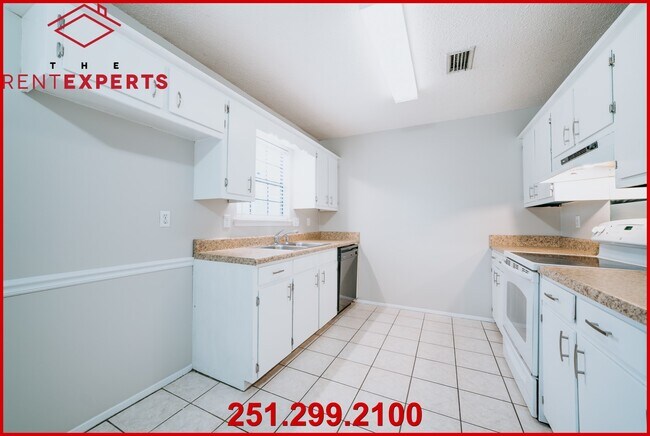 Building Photo - 915 Schaub Ave