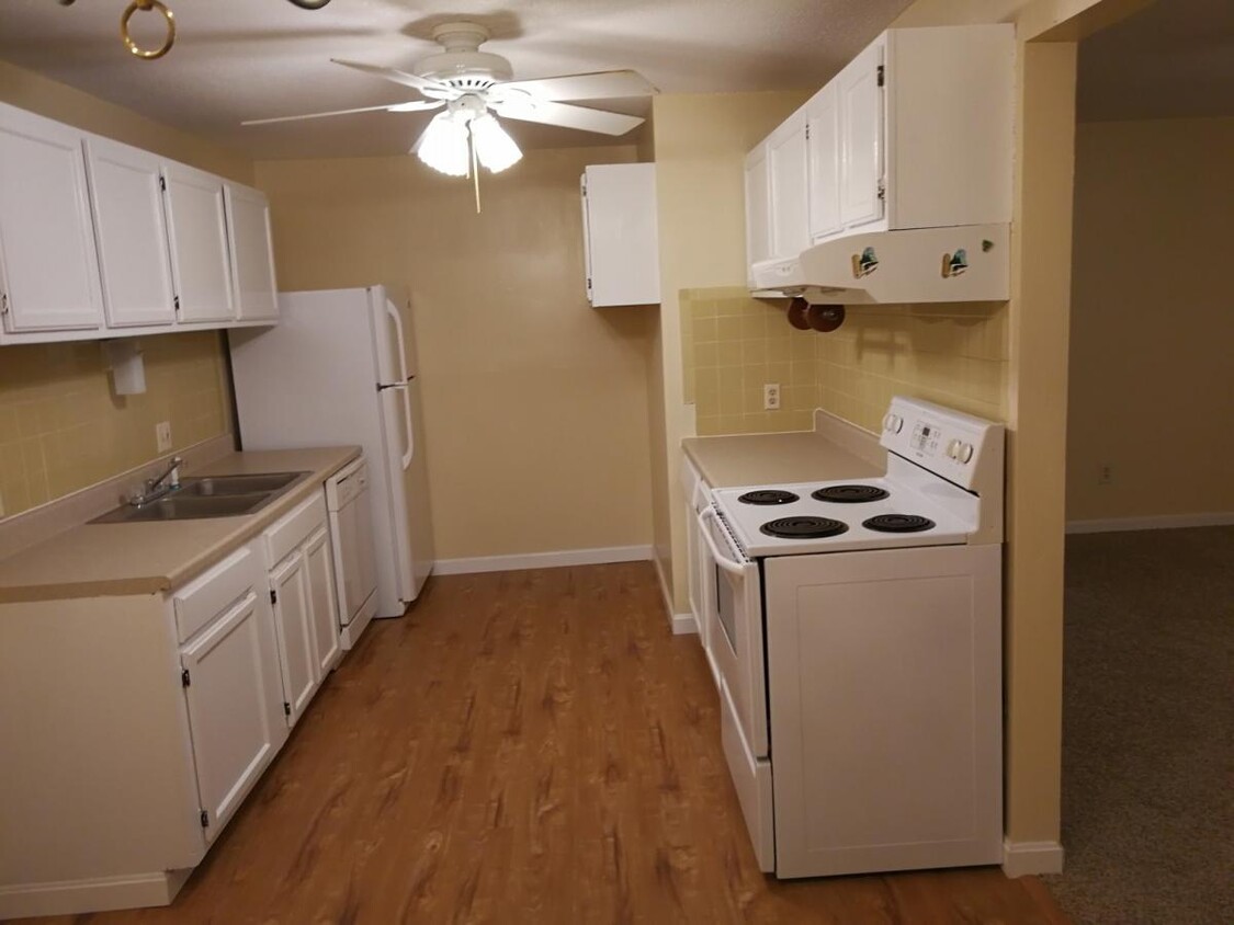 Foto principal - 1561 Douglas Ave