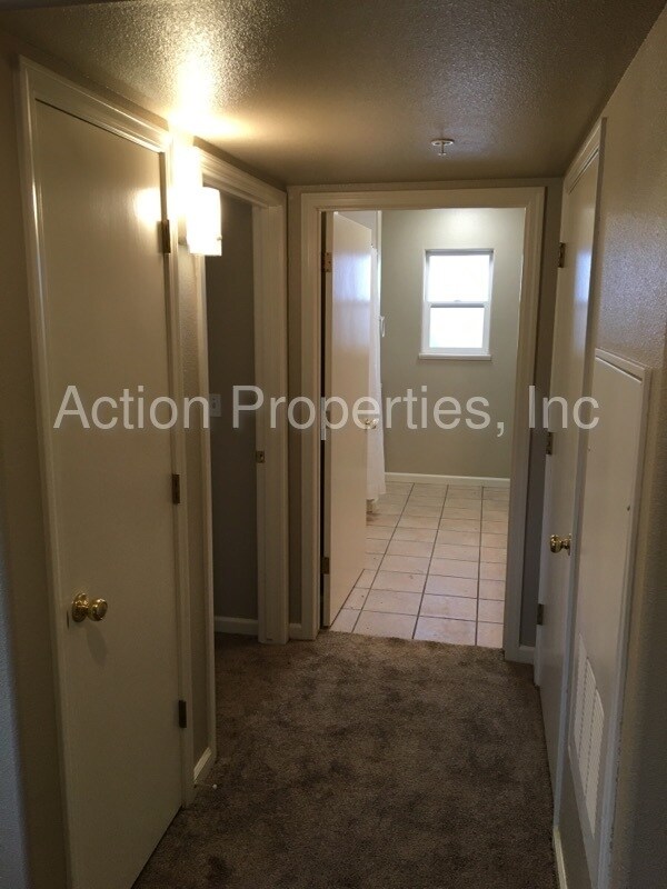Building Photo - 910 H St