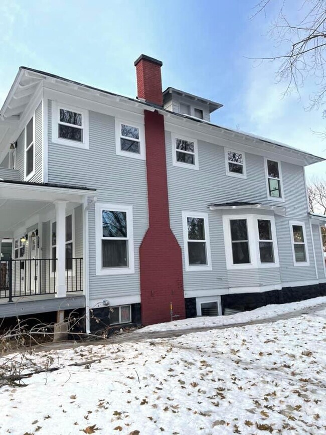 1902 W 10th Ave Unit 100, Spokane, WA 99204 Condo for Rent in Spokane