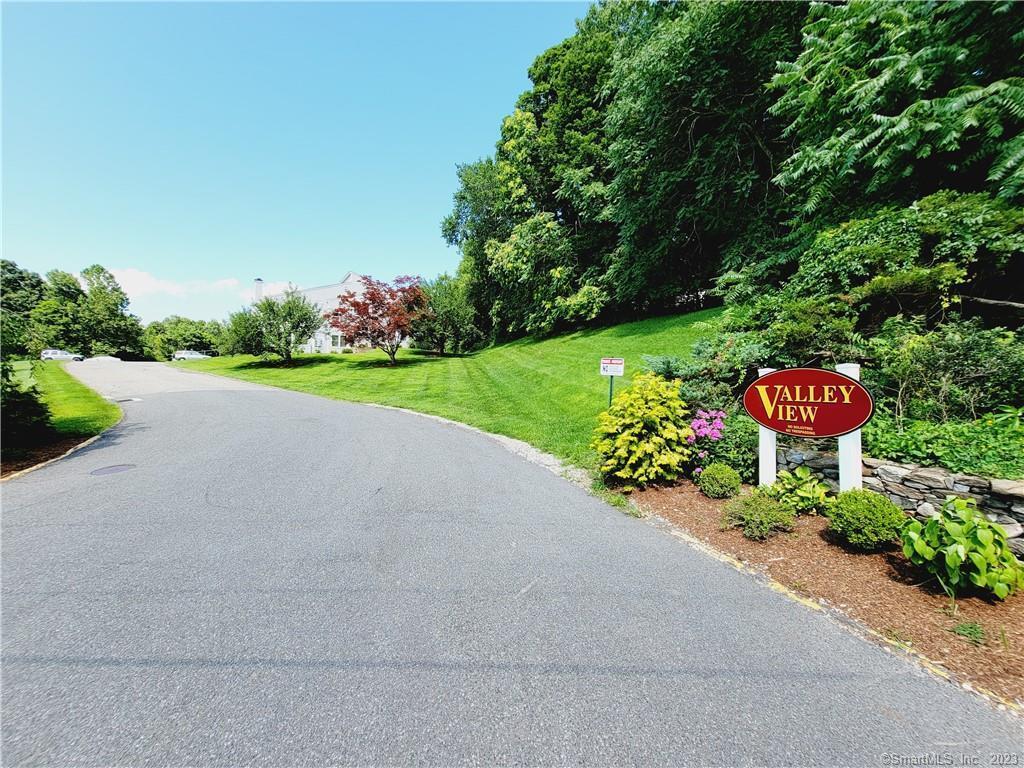 Foto principal - 96 Valley Dr