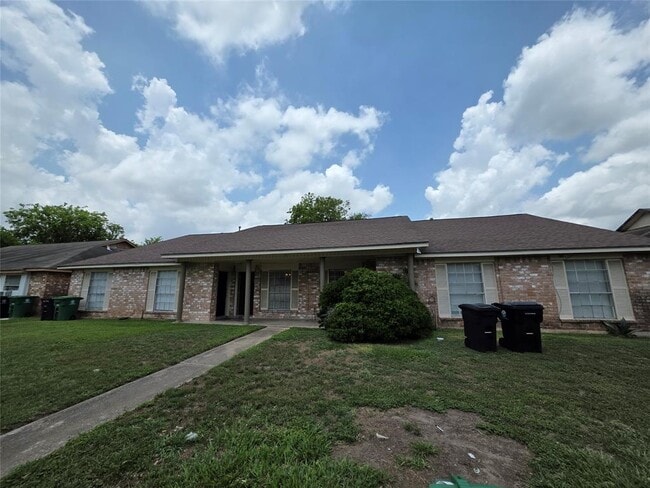 Building Photo - 12738 Shannon Hills Dr