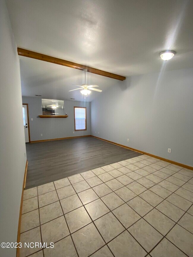 Building Photo - 121 Arabian Ln