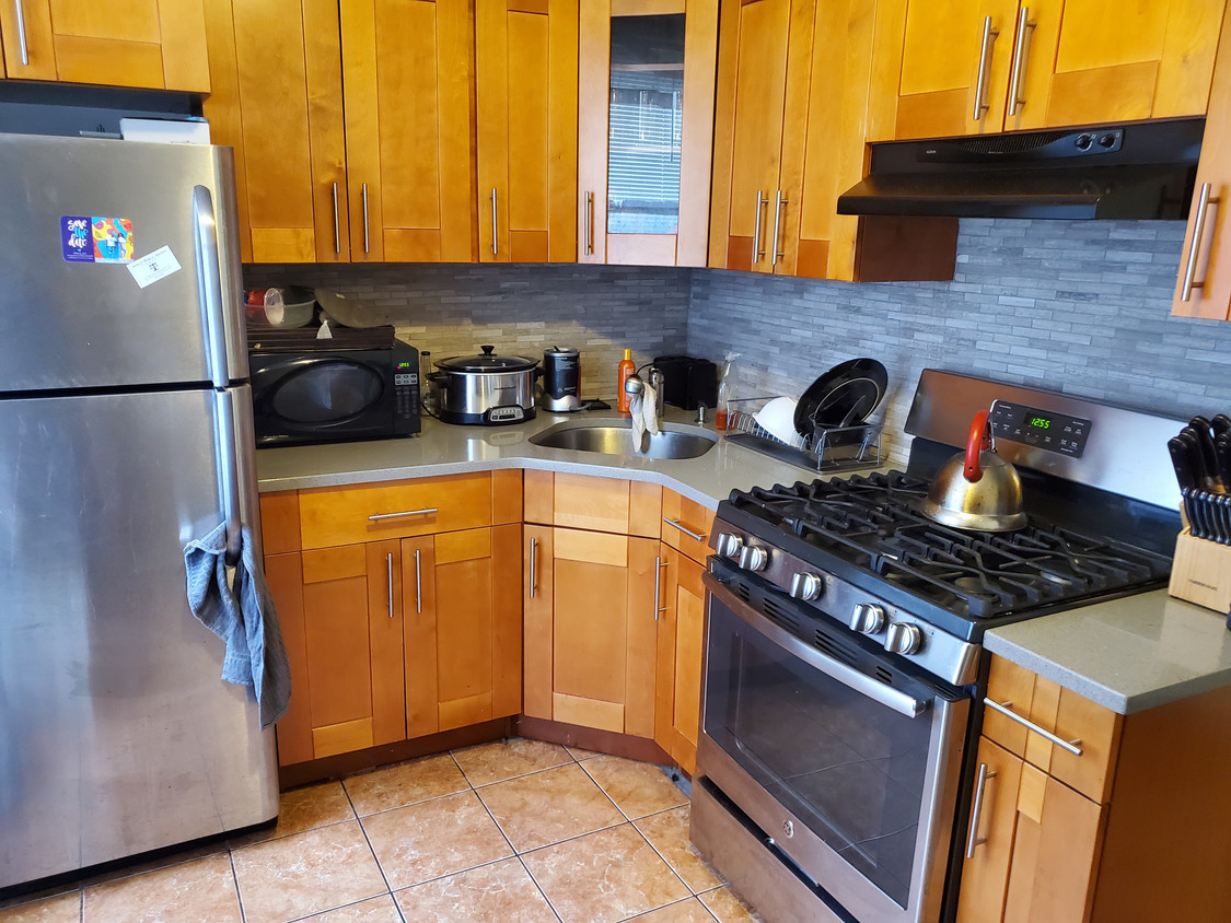 Primary Photo - 2441 Barker Ave