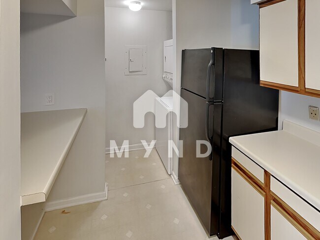 Building Photo - 1021 Churchill Downs Ct Unit I