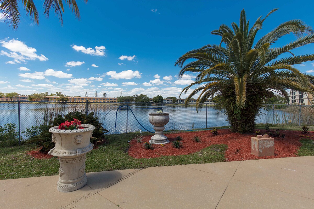 Foto principal - 280 Sierra Dr