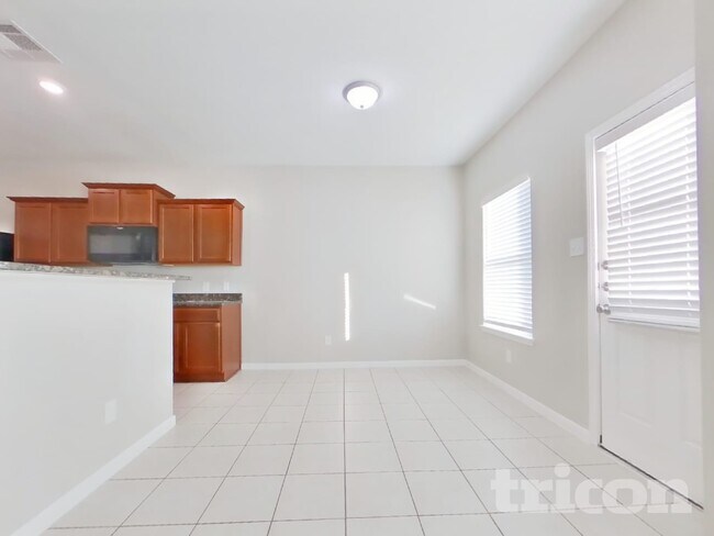 Building Photo - 916 American Monarch Dr